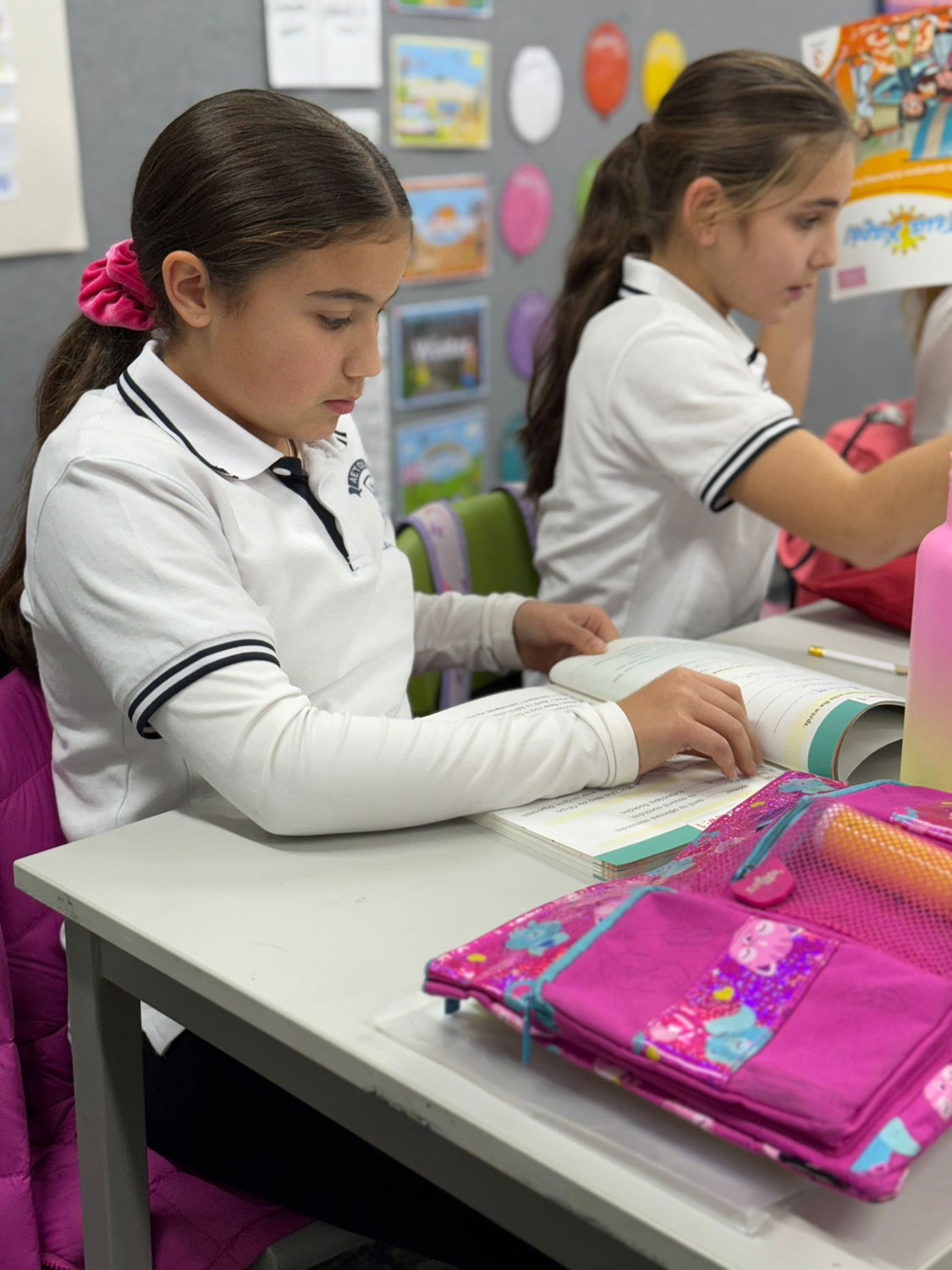 Aetolian College Classroom And Kids (8)